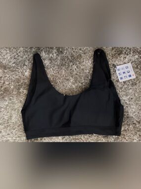 Classic Simple Black Scoop Wireless Swim Top 🖤